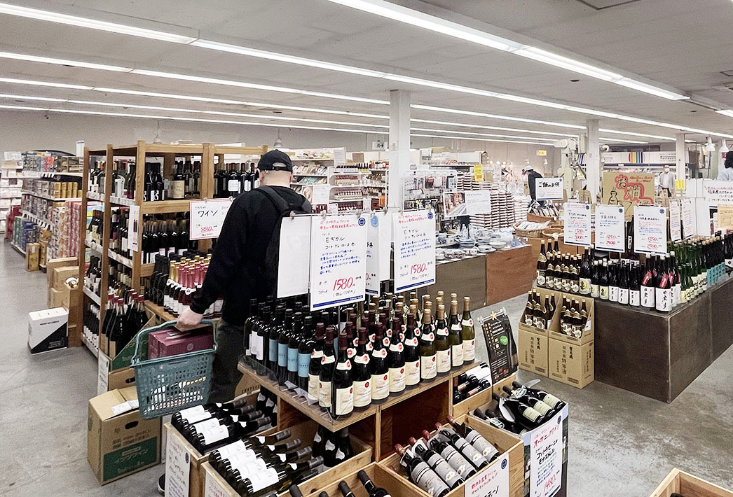 ファンタス店内ではアルコール類も多数販売